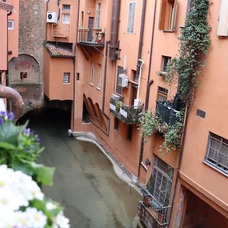 Little Apartment Over The Canal 博洛尼亚 外观 照片